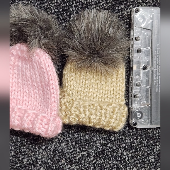 💖💖💖Set of 2 handmade doll winter beanies with fur - Picture 2 of 7